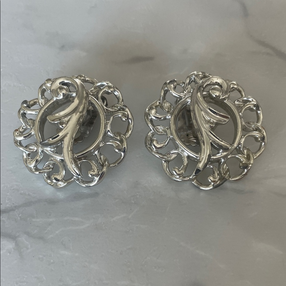 Vintage Sarah Coventry clip-on earrings silver-tone